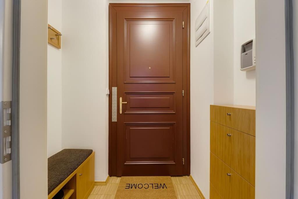 Deluxe Suite In Prime Location Прага Екстериор снимка