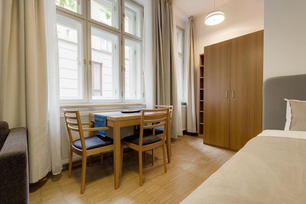 Deluxe Suite In Prime Location Прага Екстериор снимка