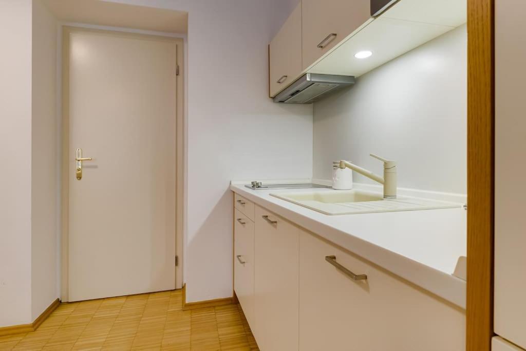 Deluxe Suite In Prime Location Прага Екстериор снимка