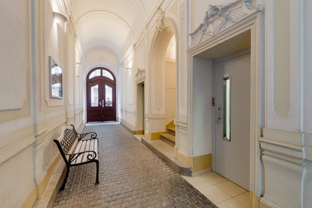 Deluxe Suite In Prime Location Прага Екстериор снимка