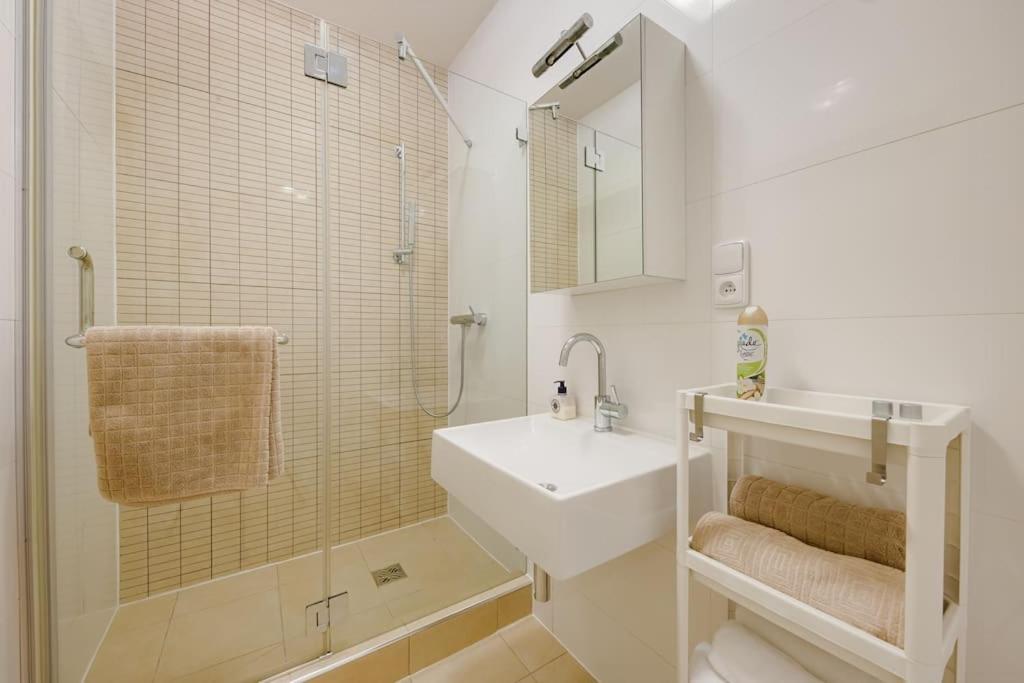 Deluxe Suite In Prime Location Прага Екстериор снимка