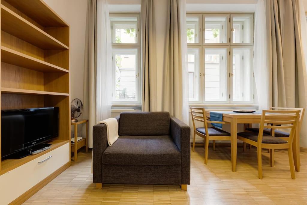 Deluxe Suite In Prime Location Прага Екстериор снимка