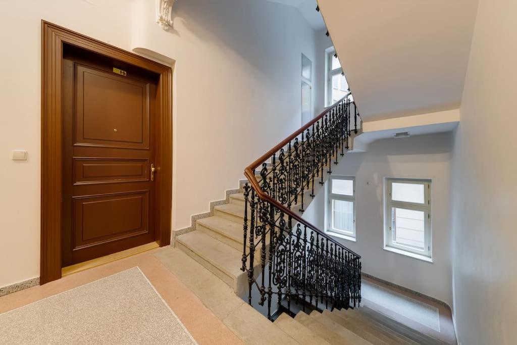 Deluxe Suite In Prime Location Прага Екстериор снимка