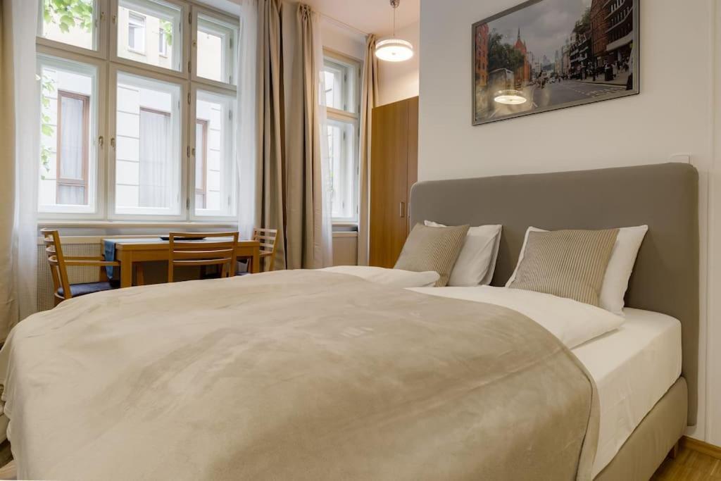 Deluxe Suite In Prime Location Прага Екстериор снимка