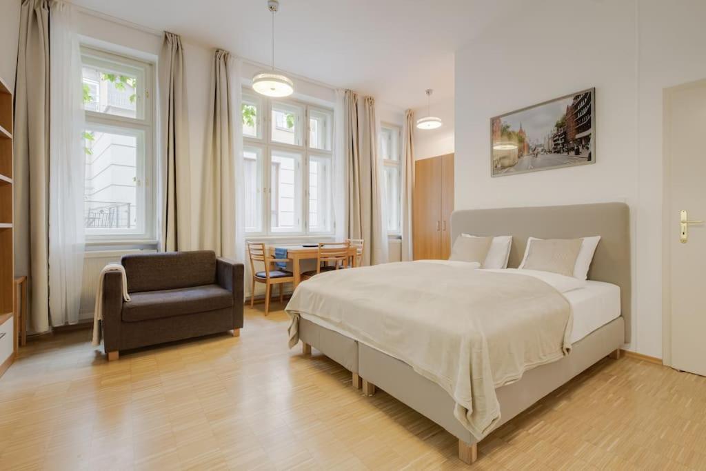 Deluxe Suite In Prime Location Прага Екстериор снимка